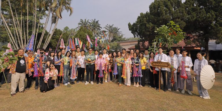 ร่วมกิจกรรมป๋าเวณีปี๋ใหม่เมือง