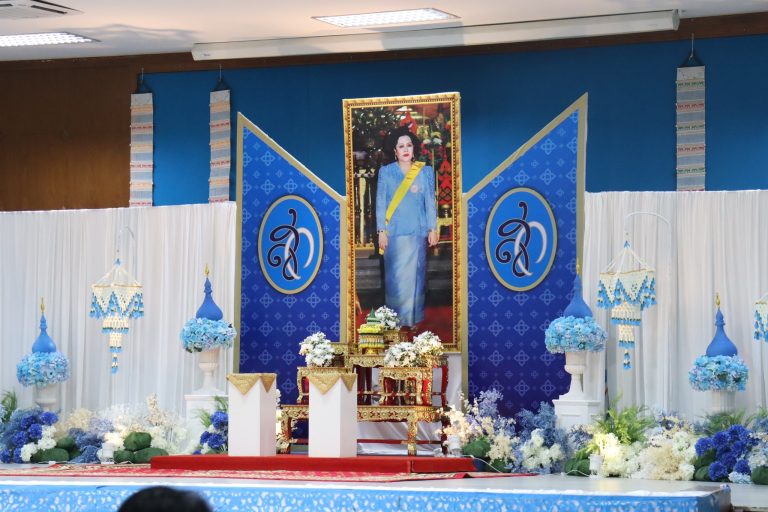 ร่วมพิธีถวายราชสดุดีเฉลิมพระเกียรติและถวายพระพรชัยมงคล