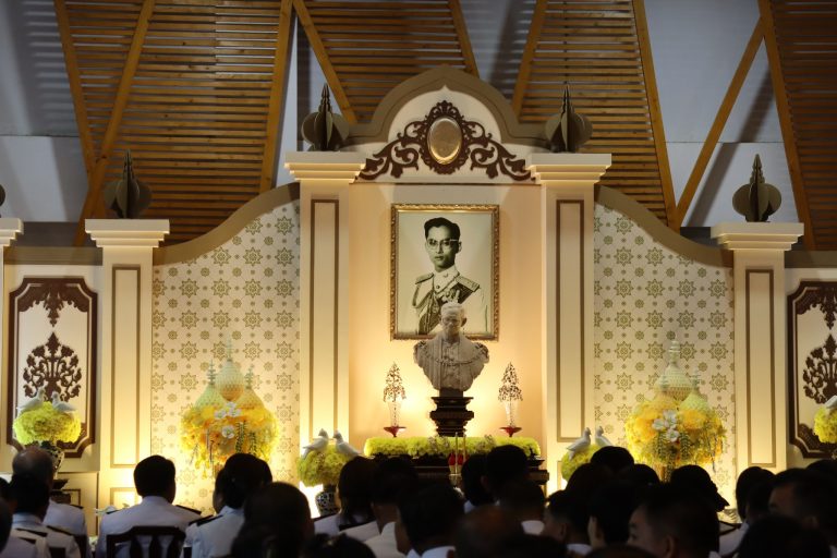 เข้าร่วมพิธีบำเพ็ญกุศลอุทิศถวายแด่พระบาทสมเด็จพระเจ้าอยู่หัว รัชกาลที่ ๙